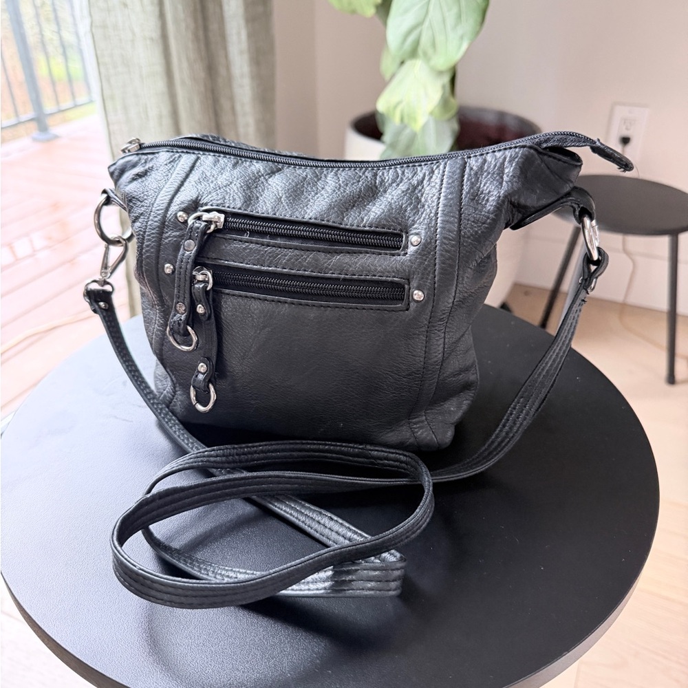 Stone Mountain Black genuine Leather Crossbody Bag